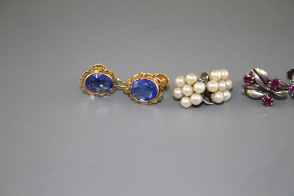 Three assorted pairs of 9ct earclips, one pair set with blue paste, the others in 9ct white metal, cultured pearl